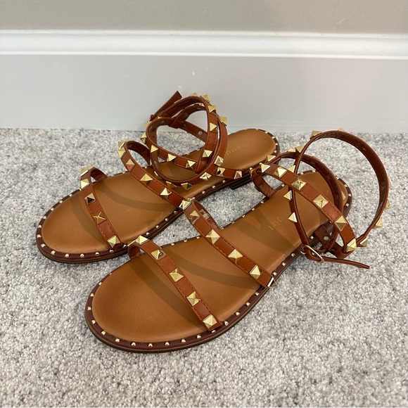 NWOB Steve Madden Madden Girl Studded Ankle Strap Gladiator Sandals - Picture 2 of 8
